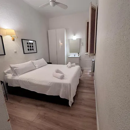 Calma House Guest house *